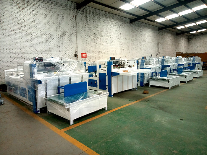 半自動粘箱機(jī)