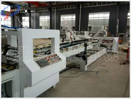 全自動粘箱機(jī)圖片